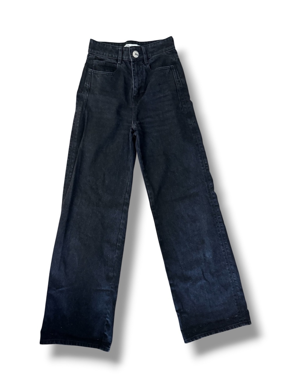 Zara Super High-Waisted Wide Leg Denim Jeans in a washed black size 2